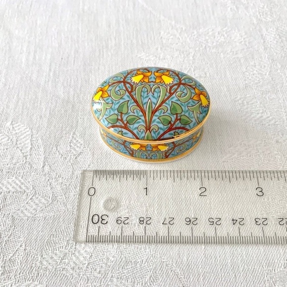 Museum Collection Daffodil Small Oval Trinket Box - Picture 3 of 12